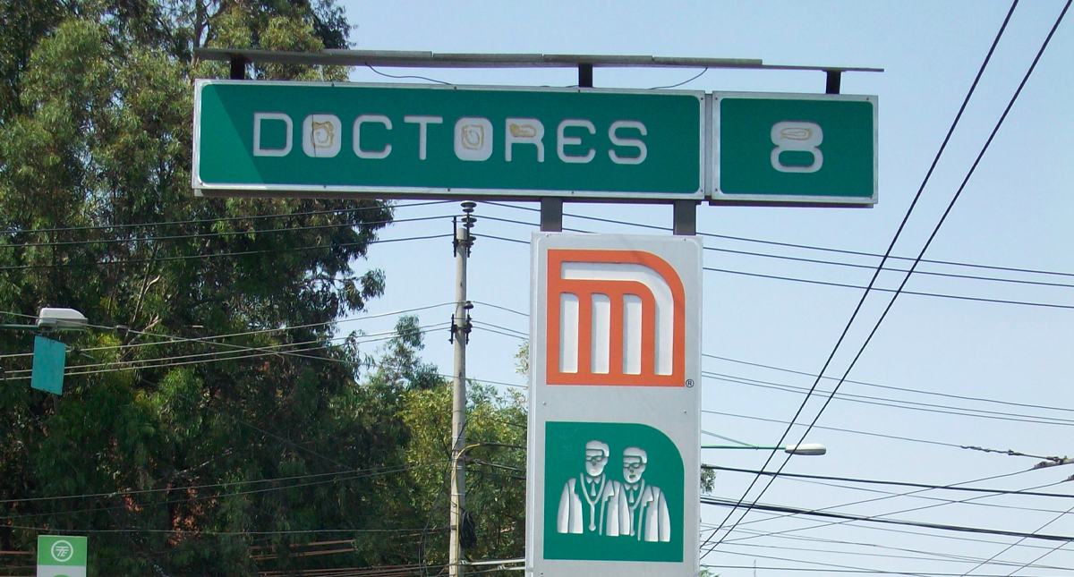 Muere mujer al ser arrollada por el Metro en la estación Doctores