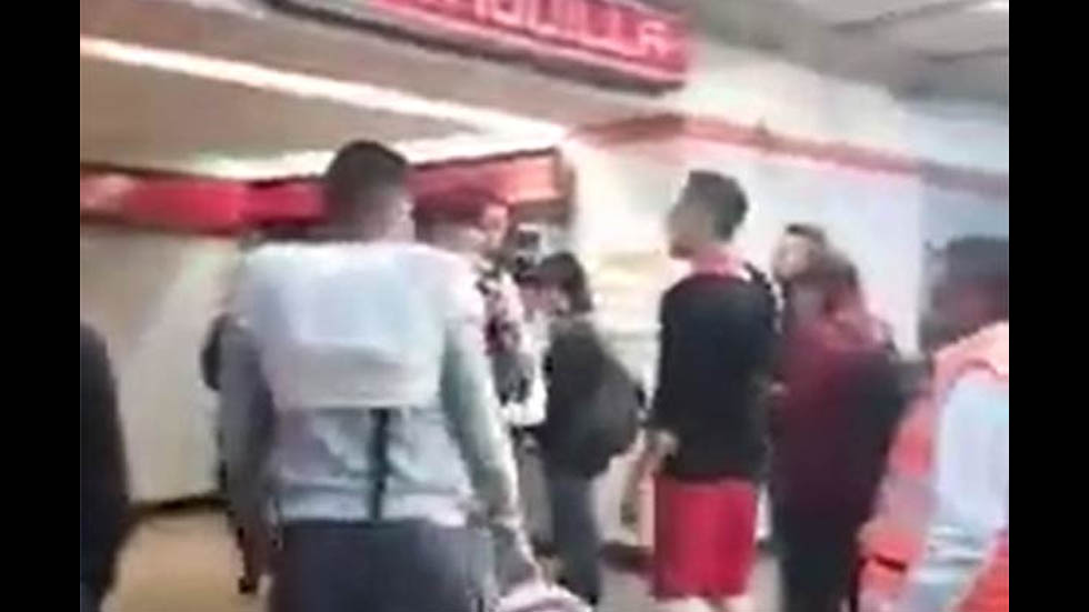 #Video Estudiantes retienen a presunto delincuente en Metro Lindavista