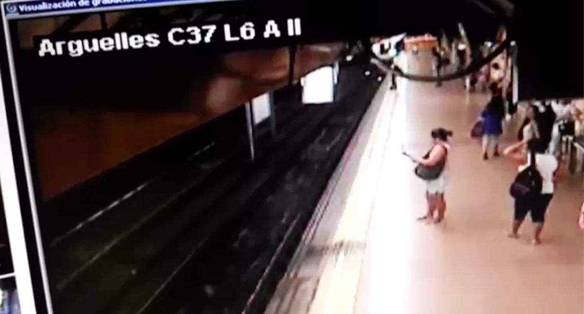 #Video Brasileño empuja a las vías a joven en Metro de Madrid