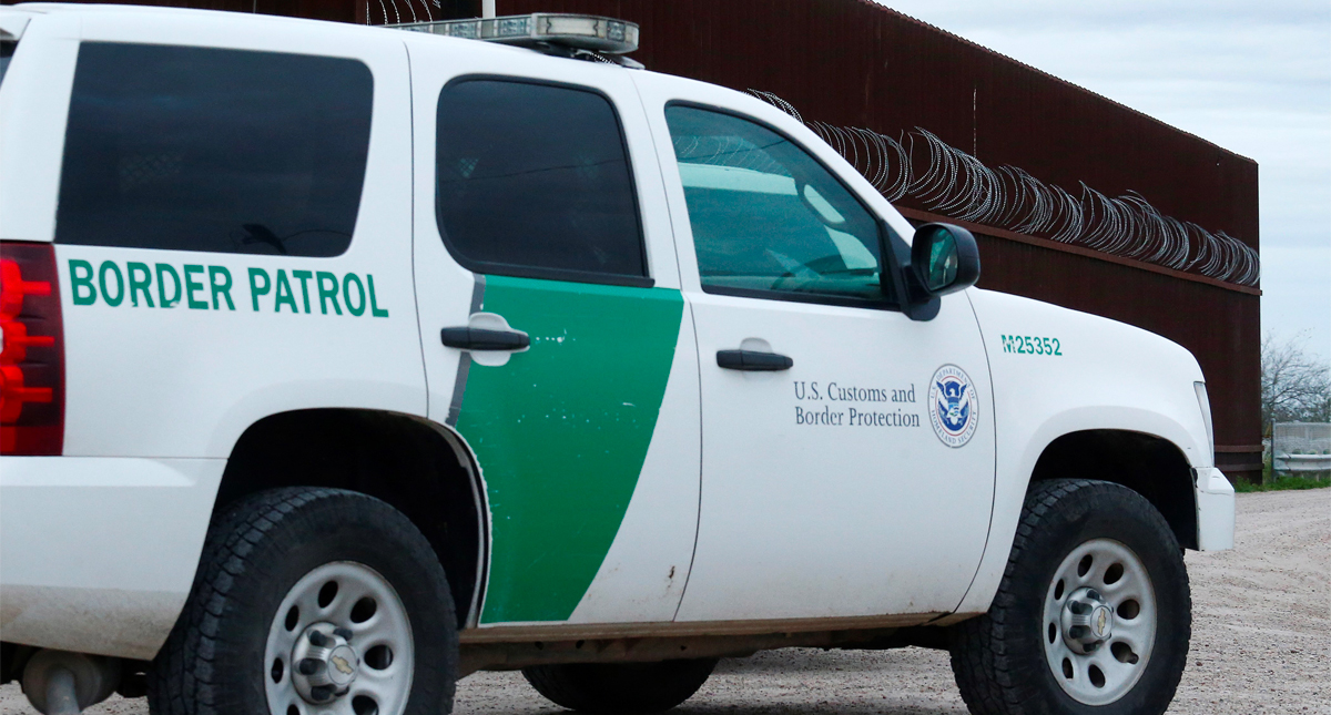 Trasladan en helicóptero a bebé migrante tras cruzar a Estados Unidos