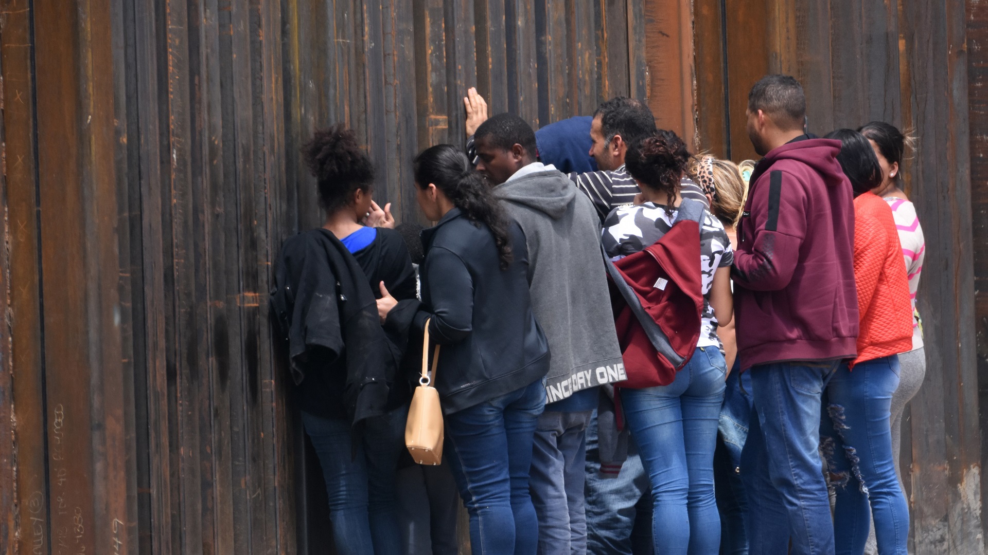 Bajan detenciones de indocumentados en frontera EE.UU.-México