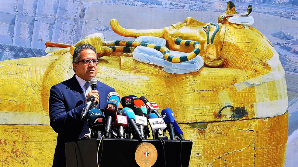 Gran Museo Egipcio presenta sarcófago de Tutankamón - ministro-de-antiguedades-de-egipto-presenta-sarcofago-de-tutankamon