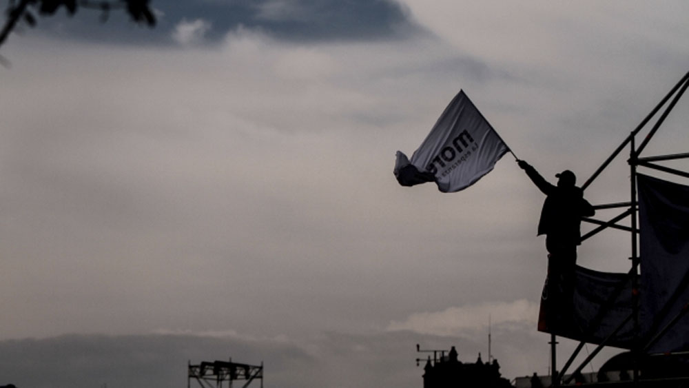 AMLO pide evitar inducción al voto y acarreo en Morena