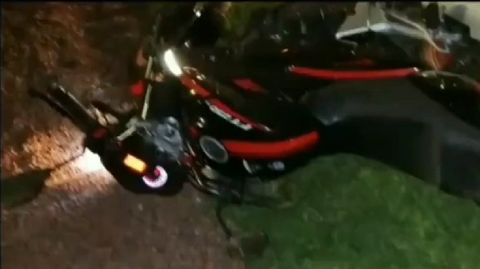 Mueren cuatro hombres de forma violenta en el Valle de México - moto-en-la-que-murieron-dos-hombres