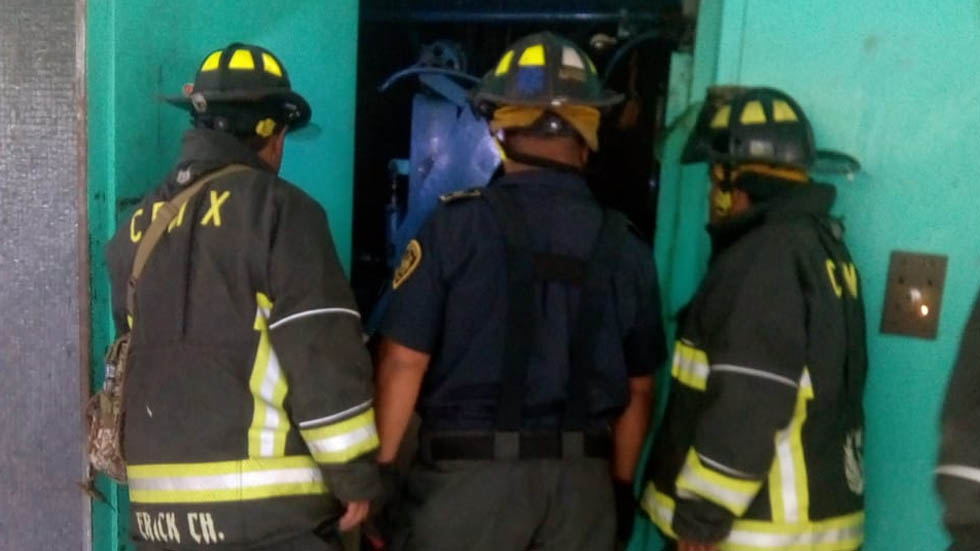 Mujer muere tras caer a cubo de elevador en el Edificio Tamaulipas