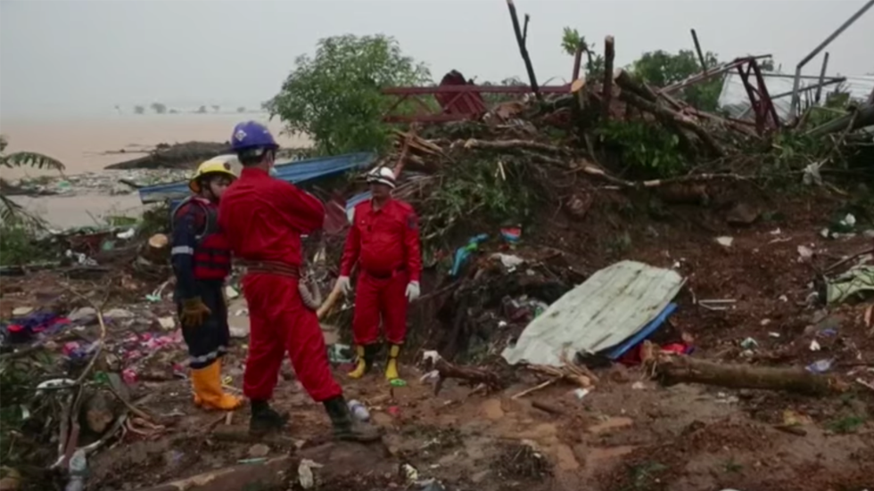Al menos 30 muertos por deslizamiento de tierra en Birmania Al menos 30 muertos por deslizamiento de tierra en Birmania