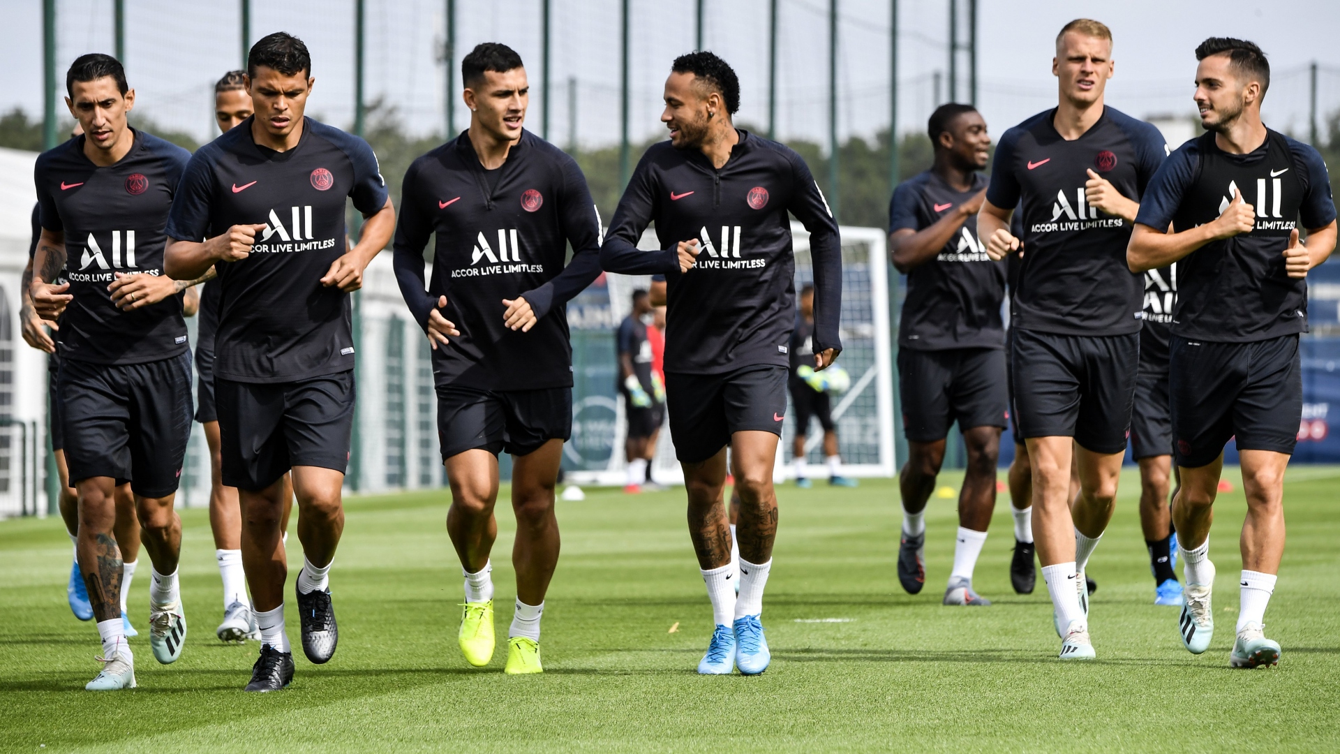 Avanzan negociaciones para salida de Neymar del PSG