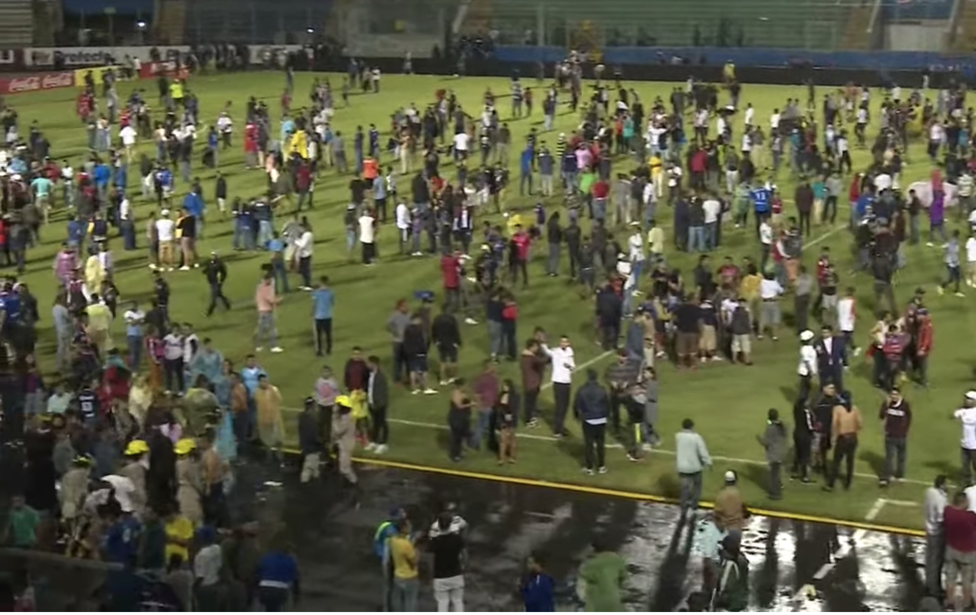 3 muertos y 12 heridos tras ataque al autobús de equipo de fútbol hondureño