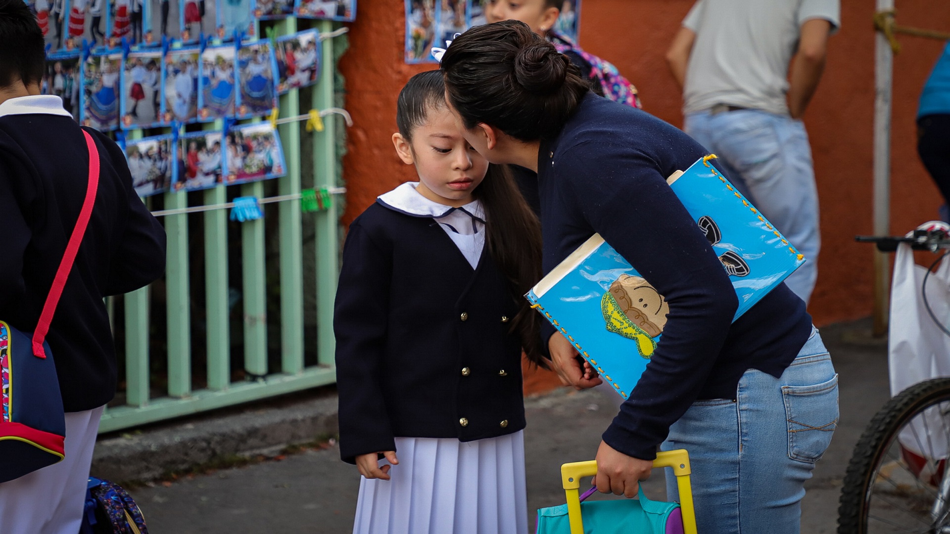 Las dos reformas educativas son igual de malas, sostiene académico