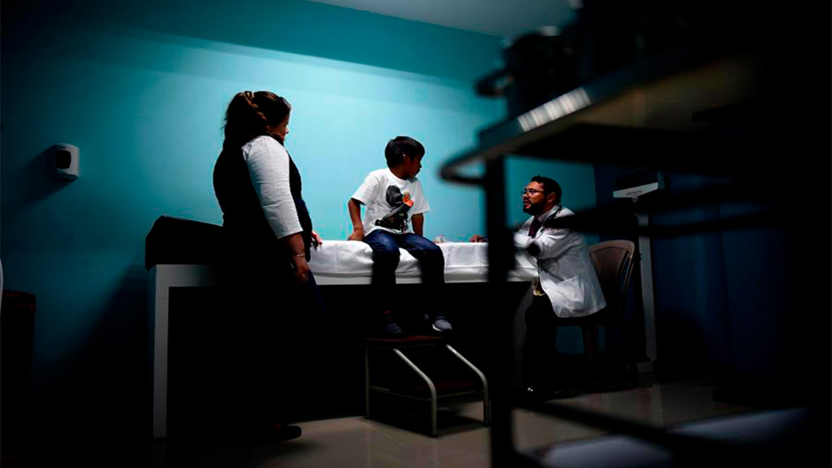 EE.UU. anuncia regla que detendría a niños migrantes por tiempo indefinido