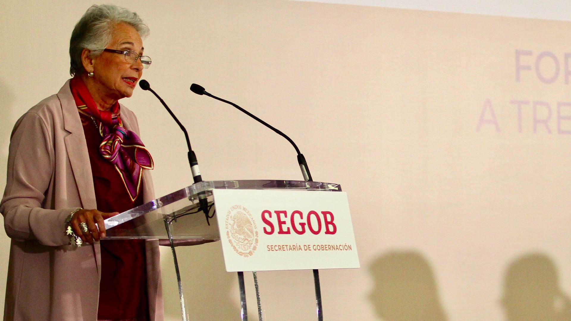 Sánchez Cordero reitera que está firme en el cargo porque tiene la confianza del presidente AMLO