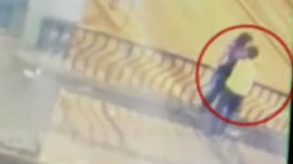 #Video Pareja cae de puente vehicular y muere en Perú