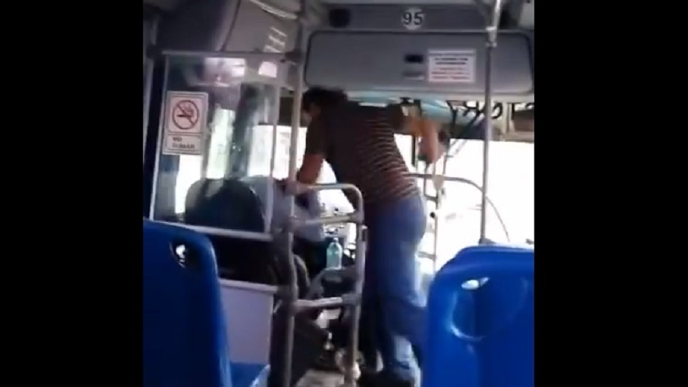 #Video Pasajero da golpiza a chofer de microbús en Nuevo León