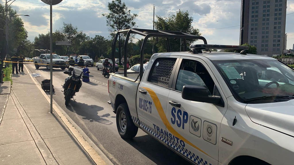 Patrulla atropella y mata a mujer en Paseo de la Reforma