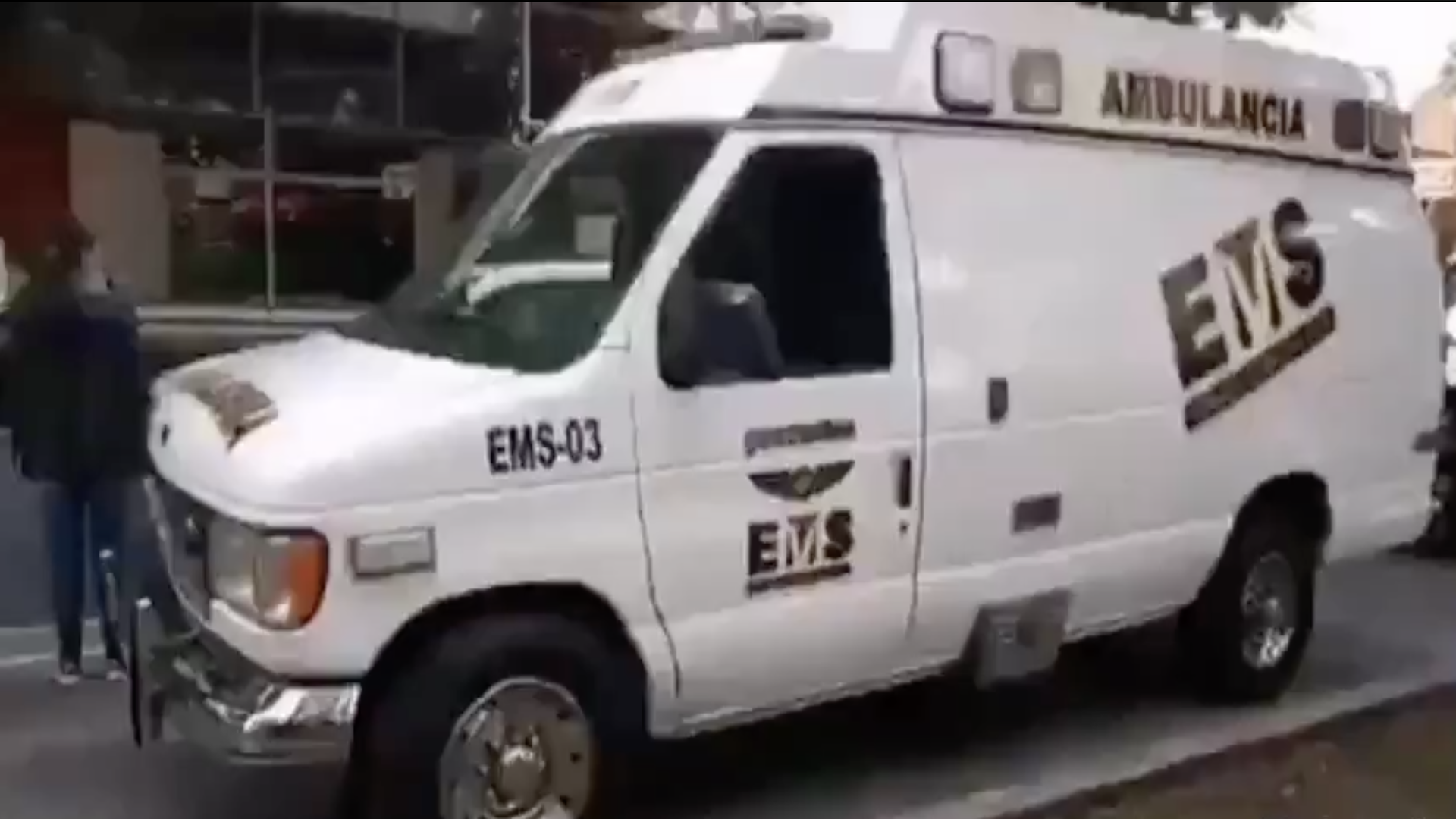 #Video Paramédicos se pelean mientras paciente grita de dolor