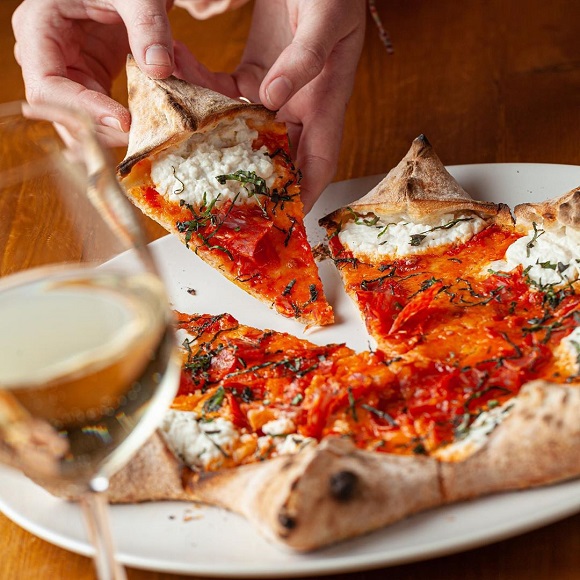 Italiano obtiene visa de EE.UU. gracias a sus pizzas - pizza-star