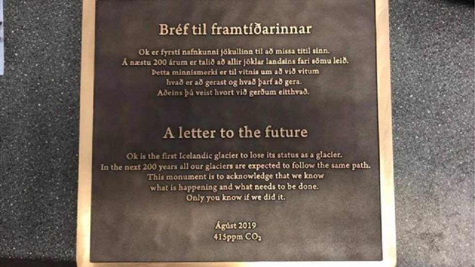 Funeral de glaciar derretido por calentamiento global - placa-conmemorativa-de-la-muerte-del-glaciar-okjokull