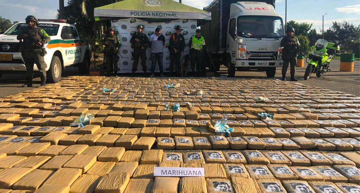 Incautan 1.6 toneladas de mariguana marcada con caras de Escobar y Bin Laden
