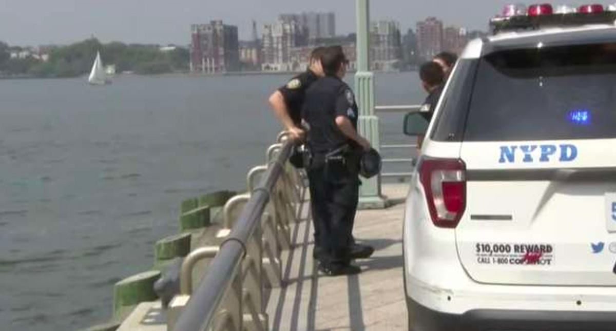 Mujer se lanza al río Hudson luego de que su novio terminara la relación