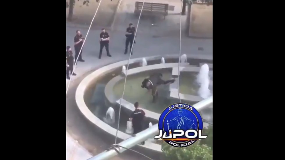 #Video Policía de Madrid taclea a hombre que amenazaba con machete