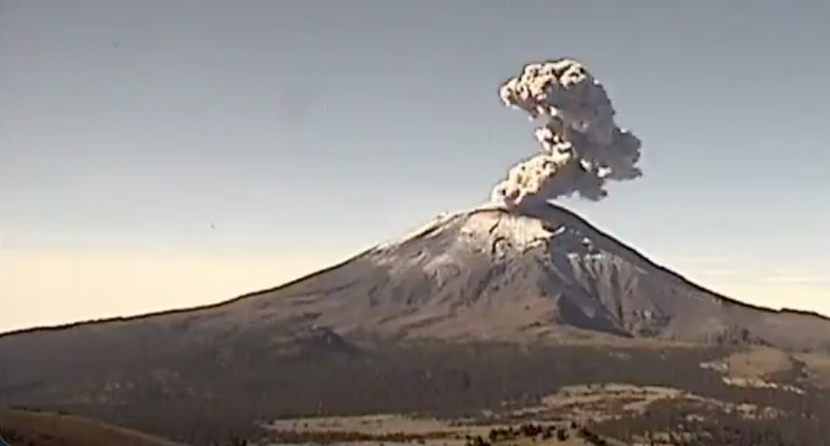 #Video Popocatépetl presenta dos explosiones en menos de una hora