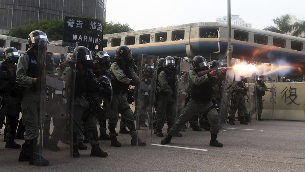 Violencia durante nueva jornada de protestas en Hong Kong
