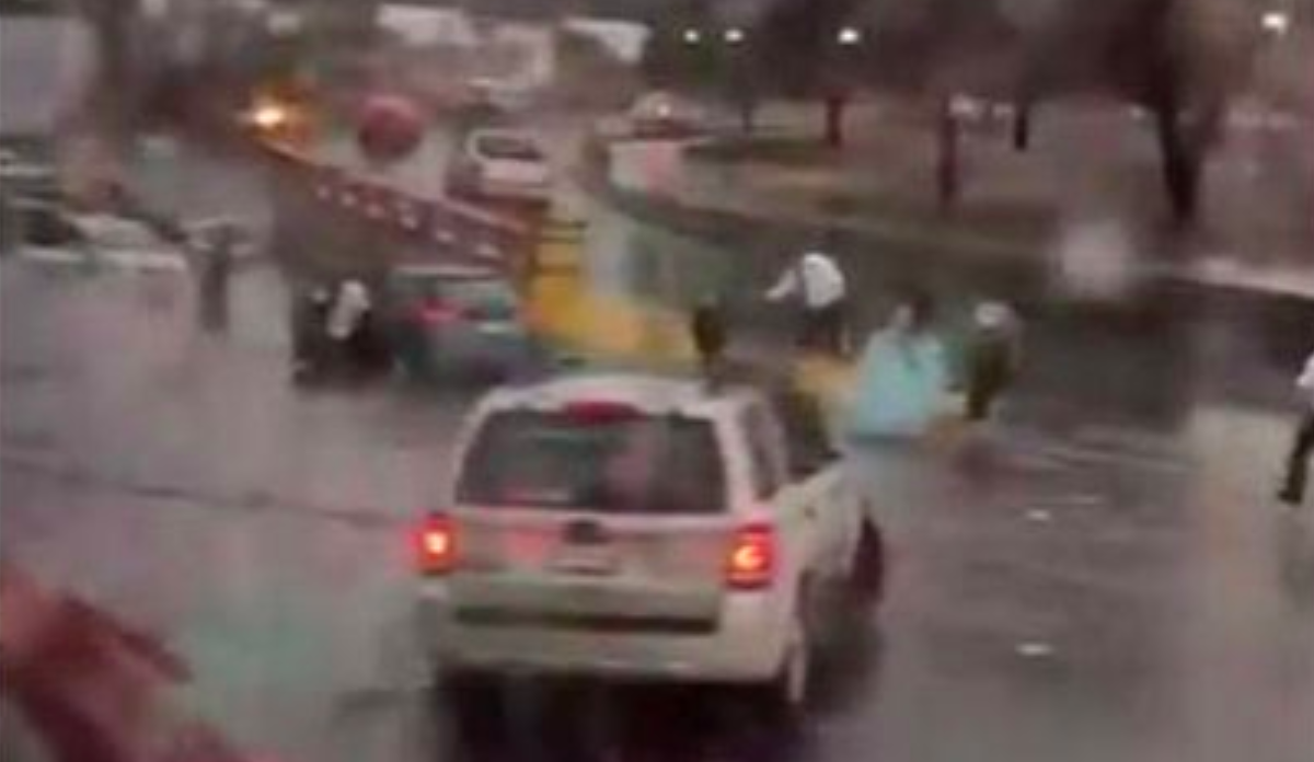 #Video Quinceañera queda atrapada en inundación en Monterrey