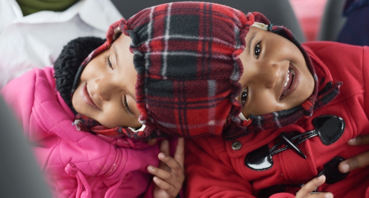 Separan con éxito a siamesas unidas por la cabeza - rabeya-y-rukiya