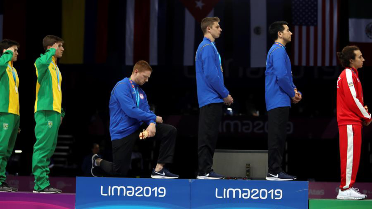 Atleta se arrodilla al escuchar el himno de EE.UU. en los Panamericanos