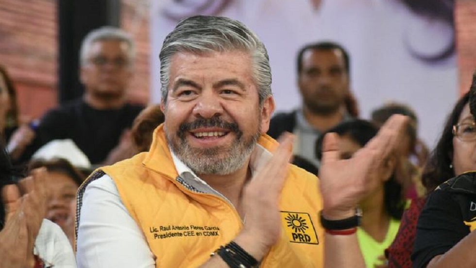 Raúl Flores se separa del PRD
