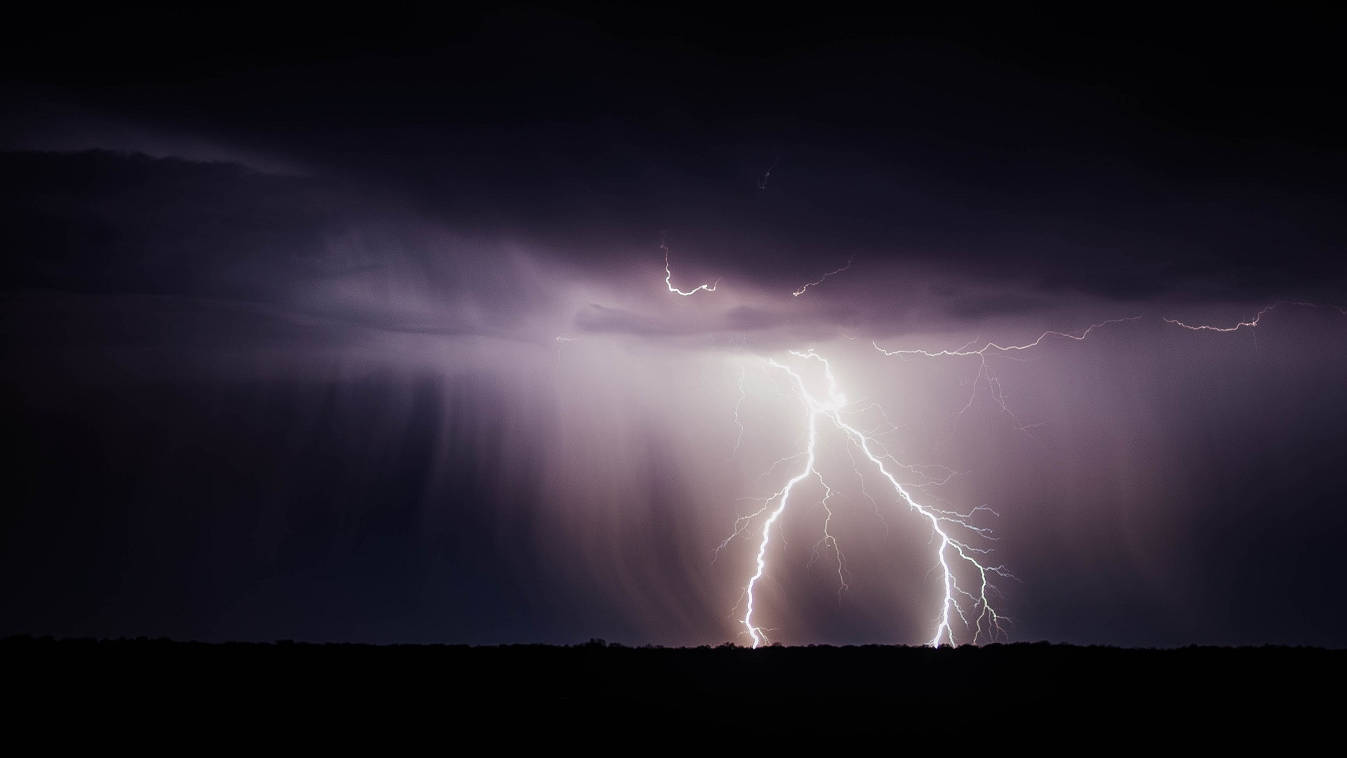 Rayo mata a dos adultos y tres niños en Cuba