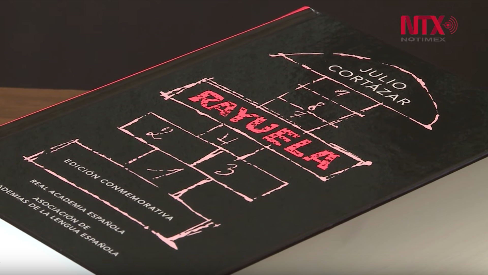 Con canas y arrugas, Rayuela sigue vigente