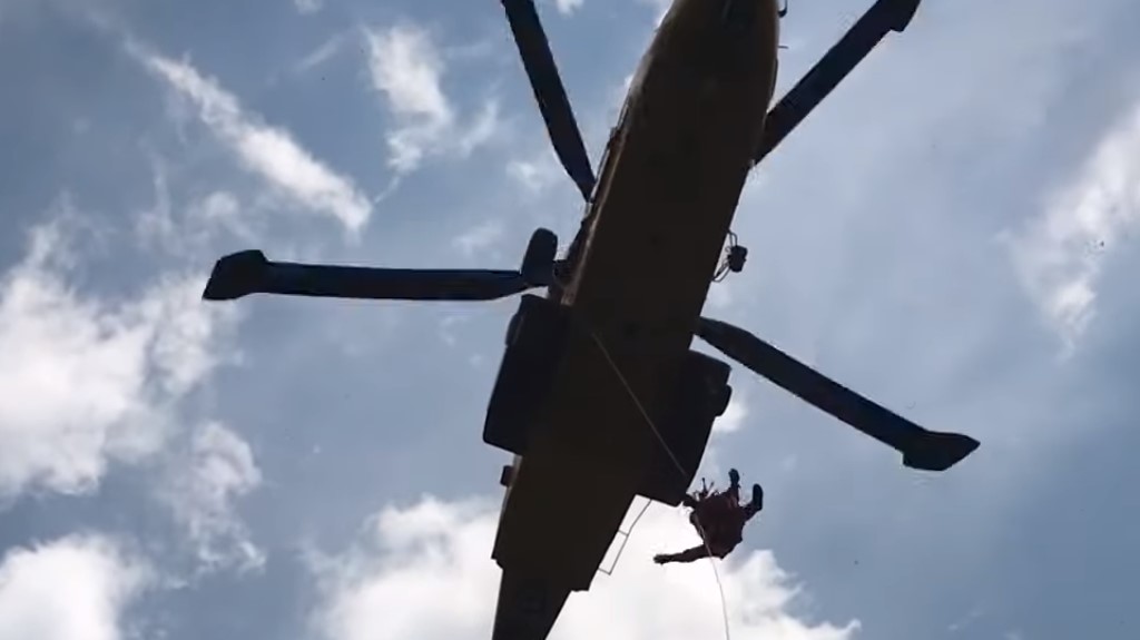 Piloto documenta en video su rescate en zona boscosa de Quebec - rescate