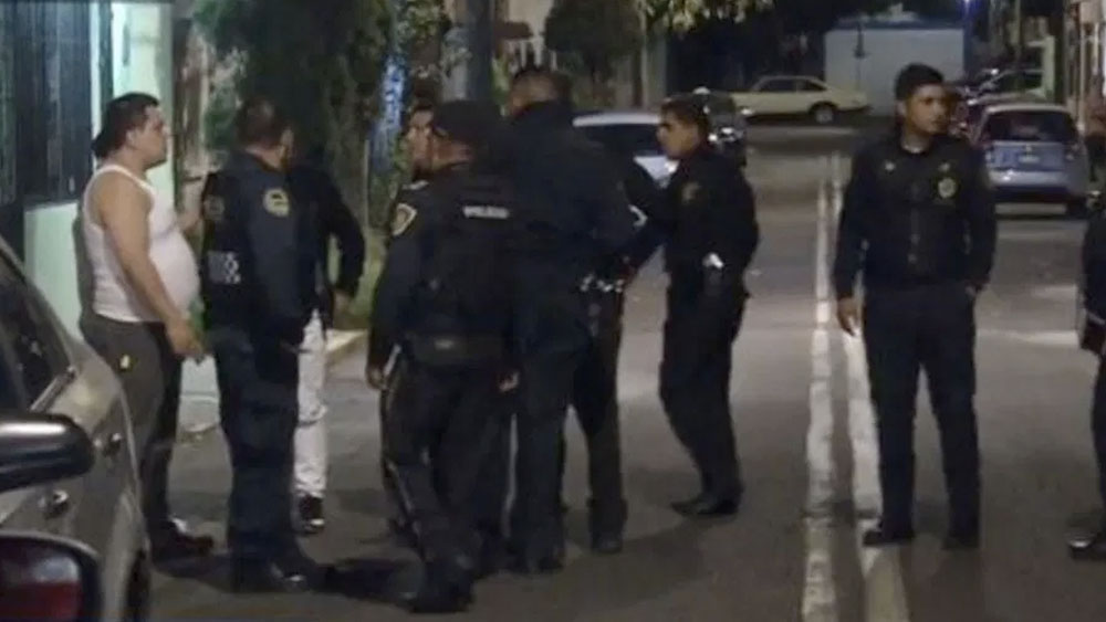 Detienen a dos asaltantes de restaurante en Lorenzo Boturini