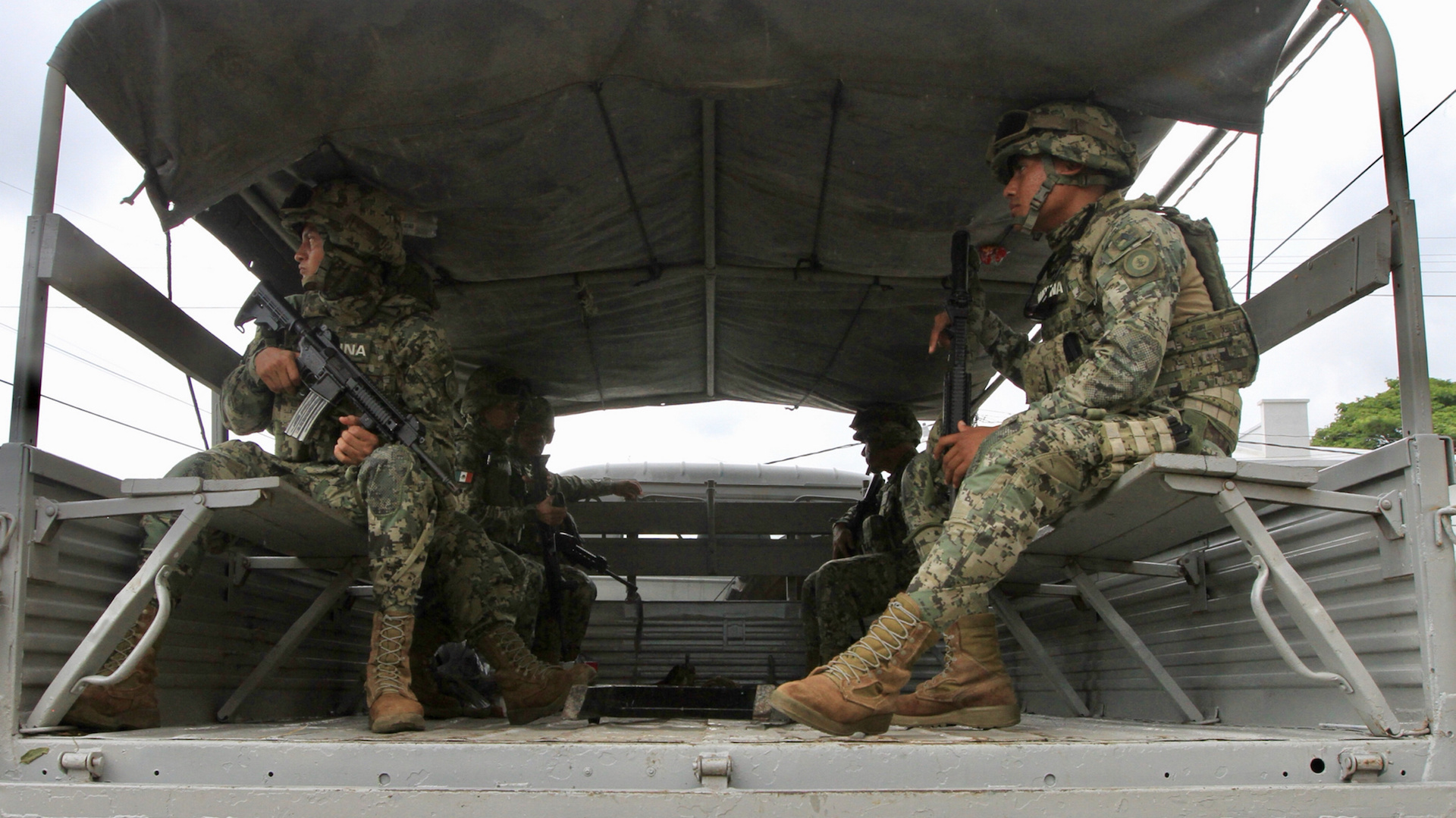 Marina detiene a 14, sospechosos de ejecuciones en Uruapan