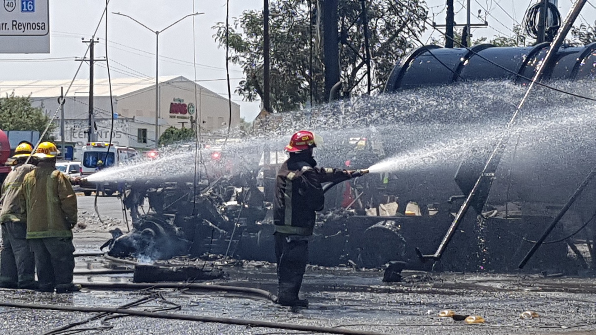 Controlan explosión de pipa en Nuevo León