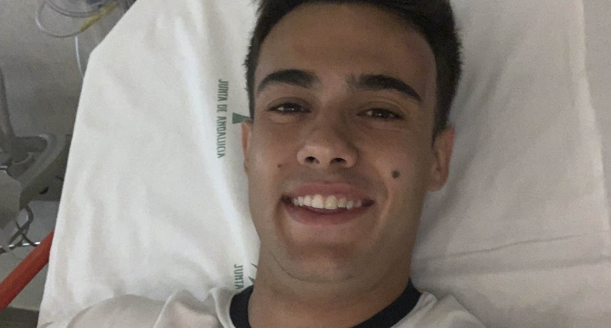 Reguilón sufre fuerte golpe en la cabeza durante partido con Granada
