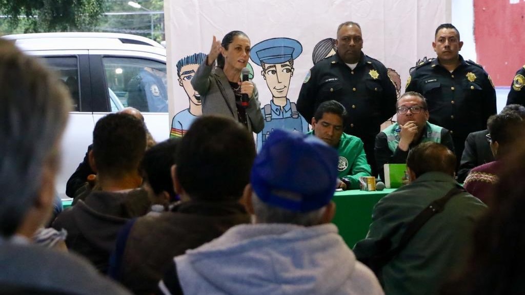 Sheinbaum pide a policías trabajar con honestidad y cerca de la gente Sheinbaum pide a policías trabajar con honestidad y cerca de la gente
