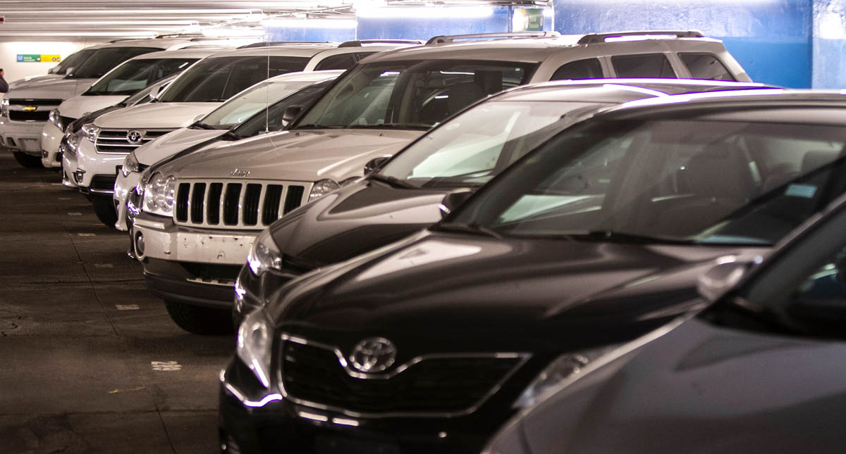 Subastan en línea vehículos del Senado de la República