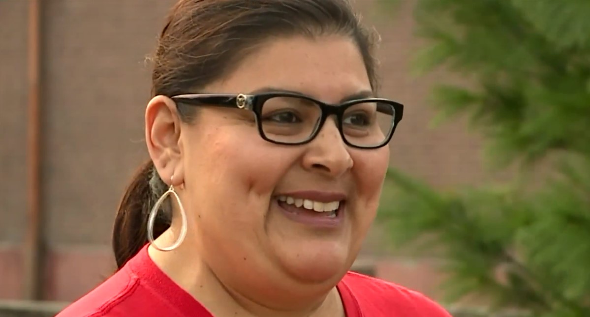 Retiran araña violinista de oído de mujer en Estados Unidos - susie-torres