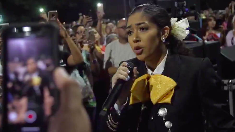 #Video Mariachis interpretan ‘Amor eterno’ como homenaje a víctimas en El Paso