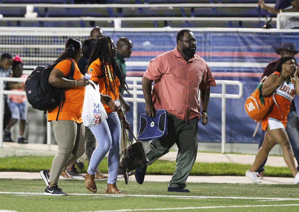 Tiroteo deja al menos 10 heridos en juego de futbol americano en EE.UU. - tiroteo-futbol-americano-3