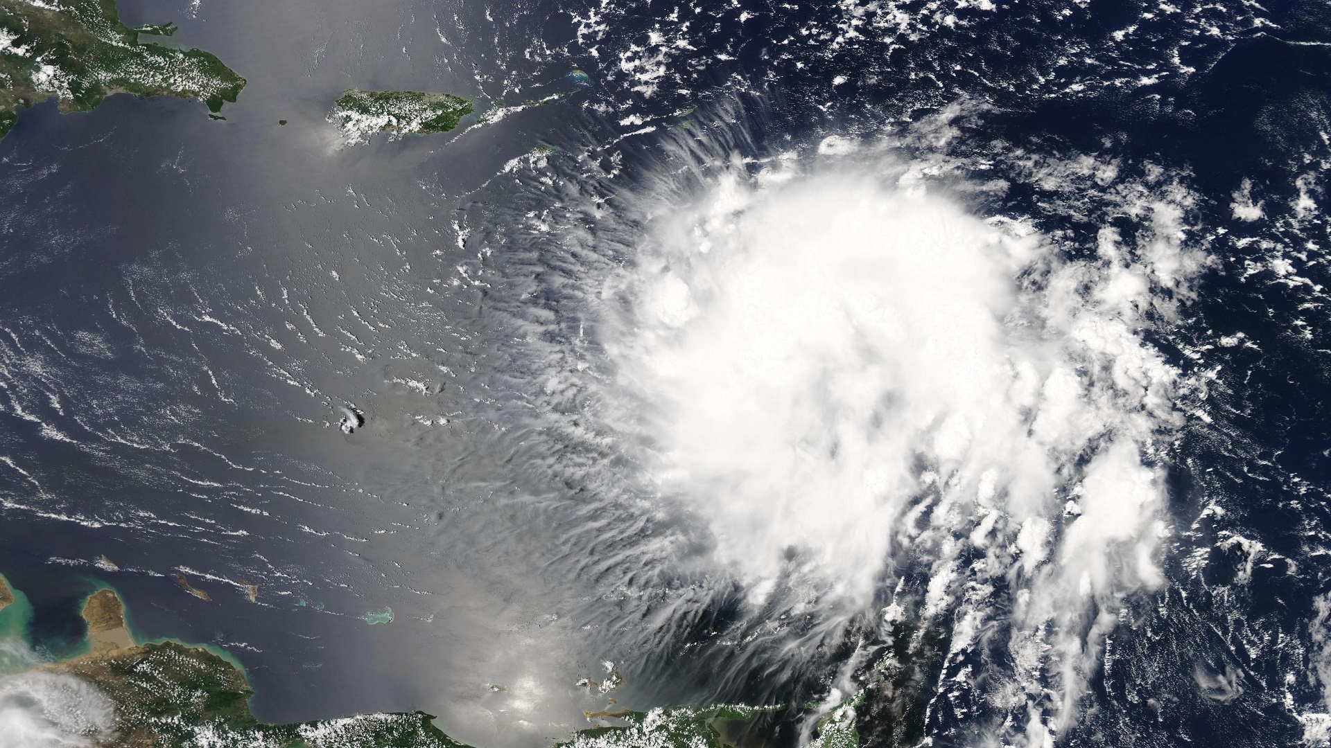 Tormenta tropical Dorian incrementa su fuerza rumbo a Puerto Rico