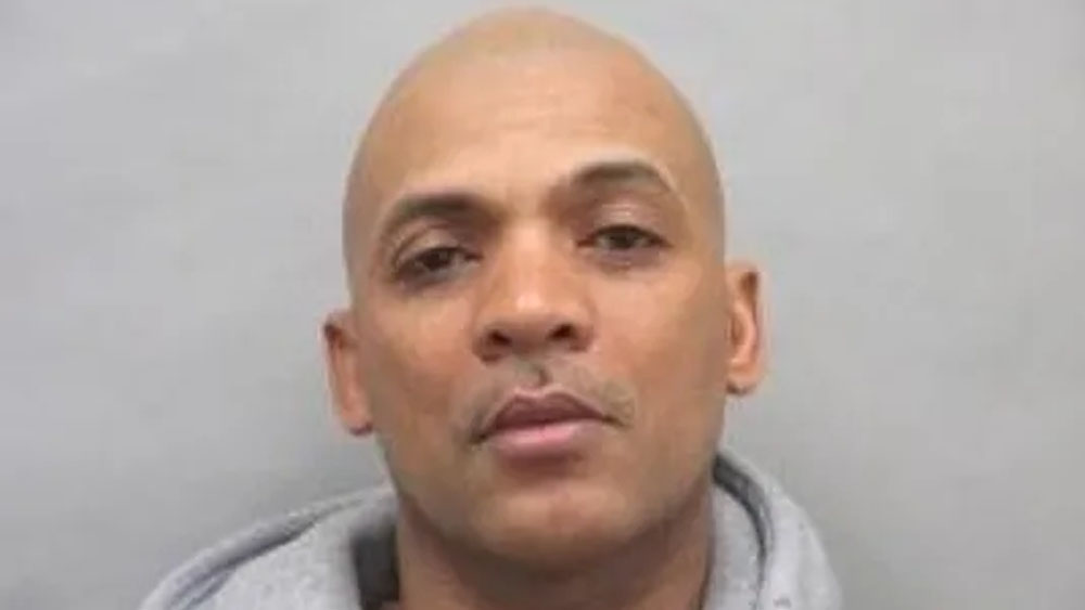 Detienen a sospechoso de trata de personas en la lista de más buscados de ICE