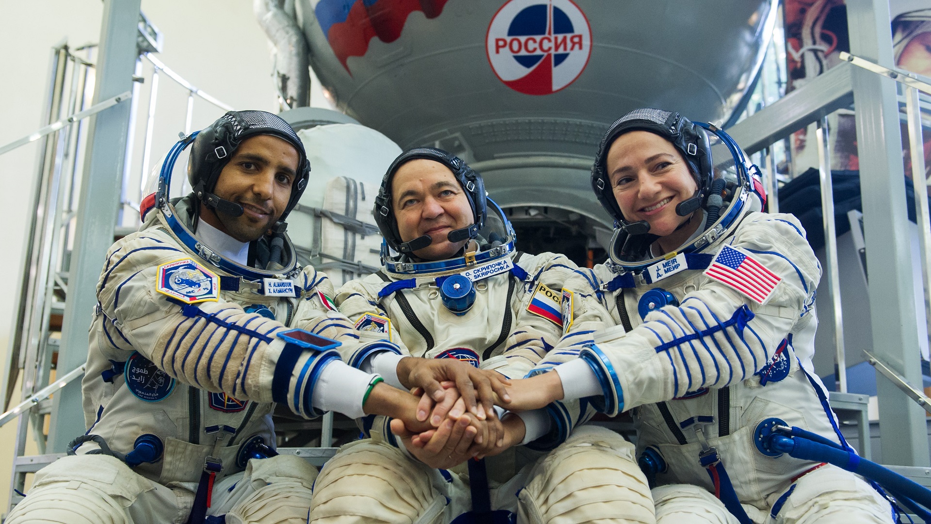 Tripulantes de la Soyuz MS-15 completan exámenes rumbo a la EEI