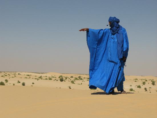 Un pueblo llamado Tuareg - tuareg-tour-guide-on