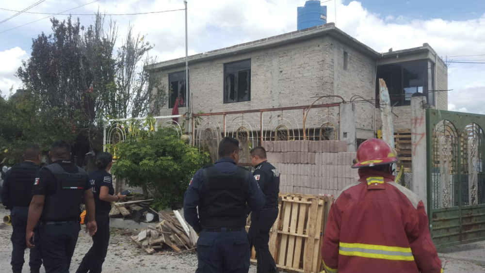 Muere mujer por explosión de polvorín en Tultepec