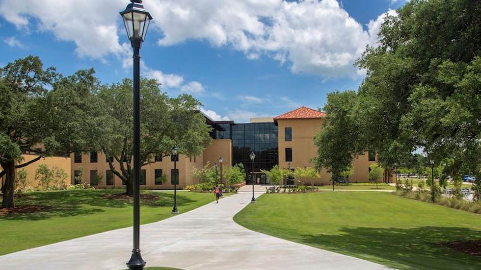 LSU descarta amenazas tras presunto ingreso de sujeto armado al campus