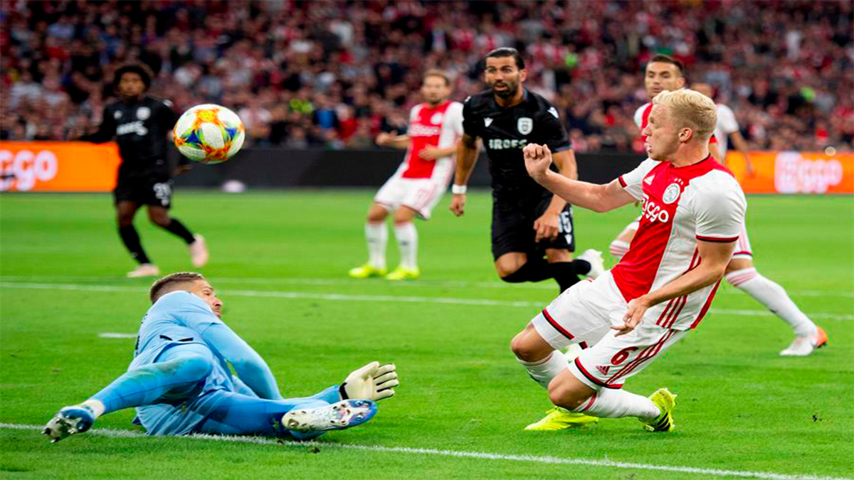 “Hay bastantes probabilidades de que me quede en el Ajax”: van de Beek