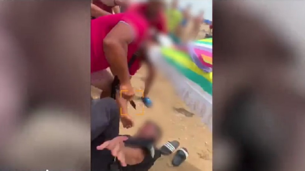 #Video Vendedor ambulante acuchilla a policía en España